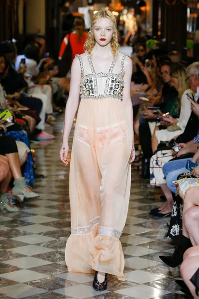 Look 37